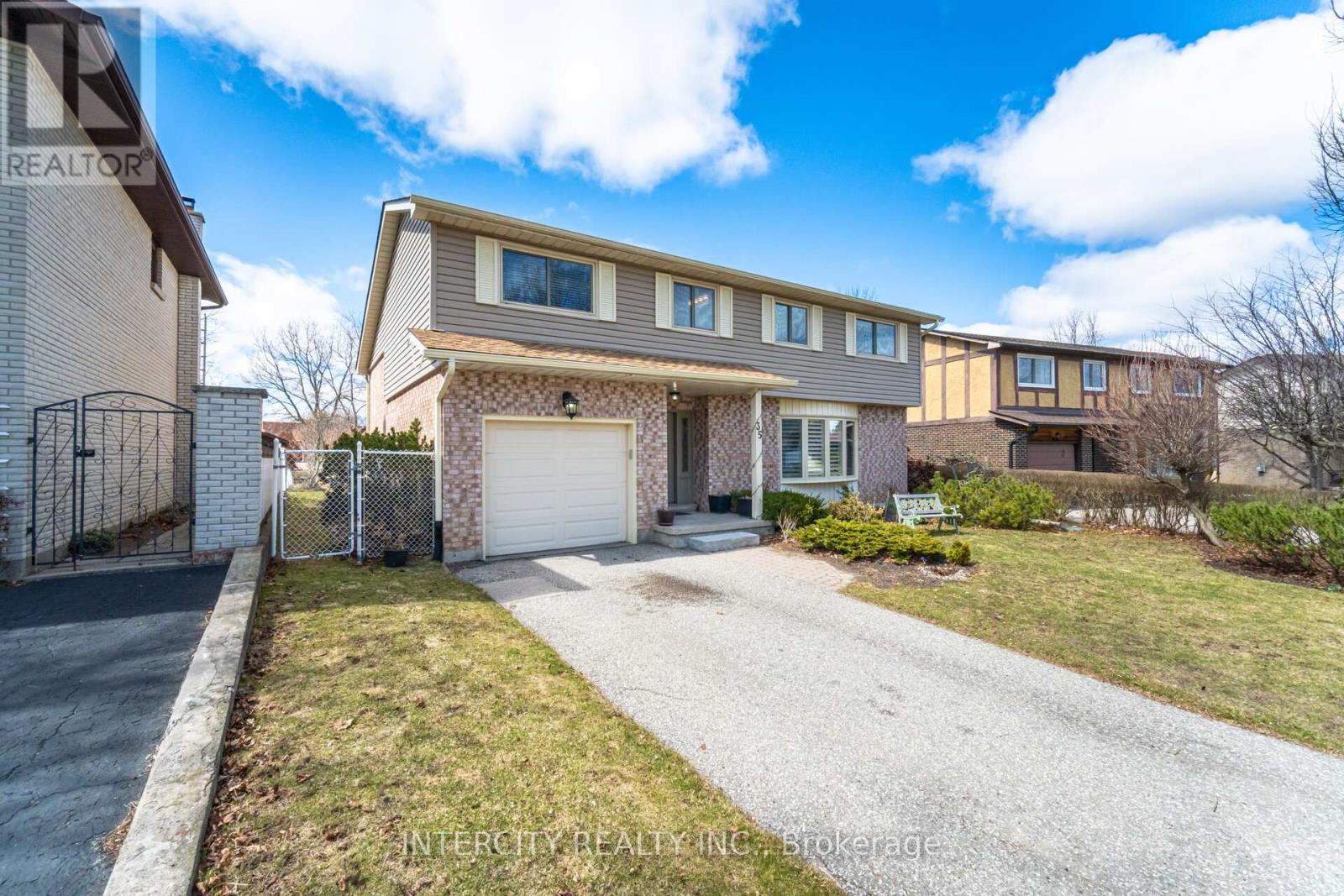 Property at 35 LOWER CANADA CRESCENT image 2
