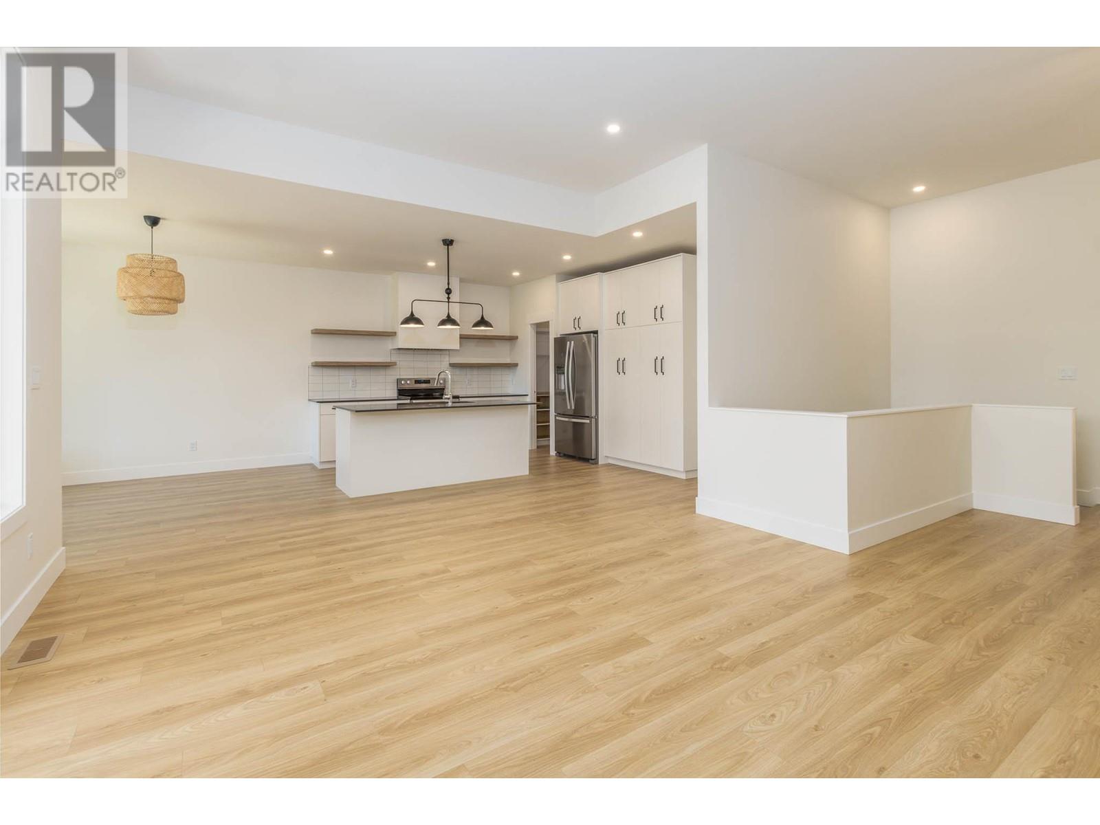 Property at 111 20 Street SE image 5