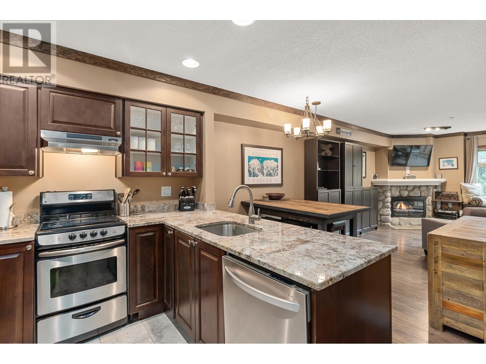 207 2050 Lake Placid Road, Whistler, British Columbia  V8E 0A8 - Photo 3 - R2991275
