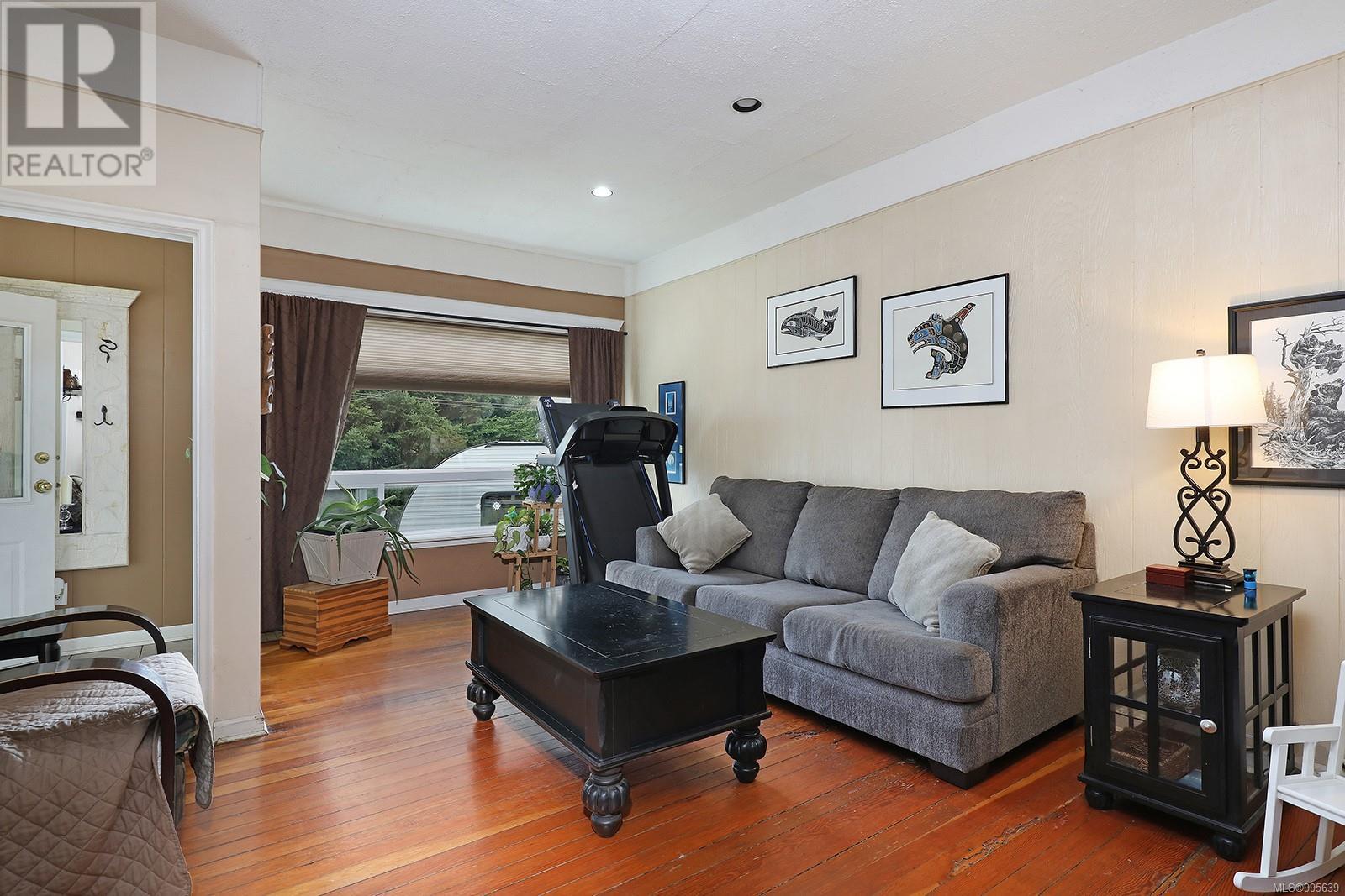 Property at 2612 Penrith Ave image 3