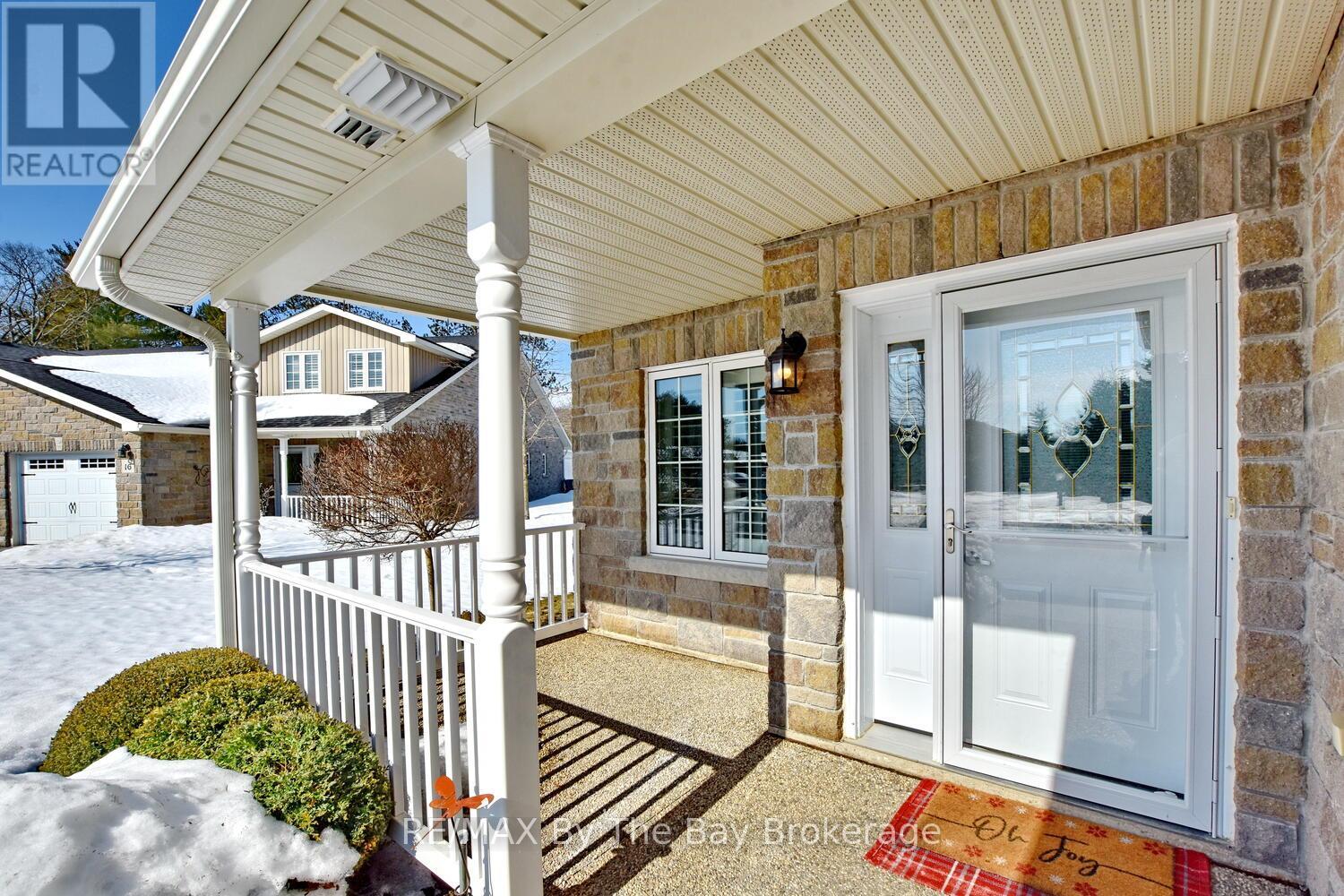 Property at 12 GARDEN GROVE CRESCENT image 2