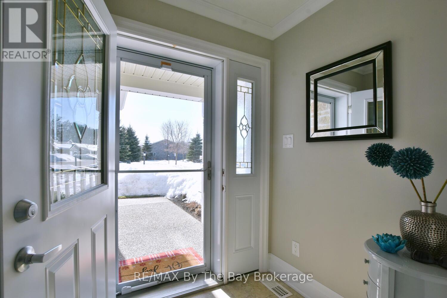 Property at 12 GARDEN GROVE CRESCENT image 3