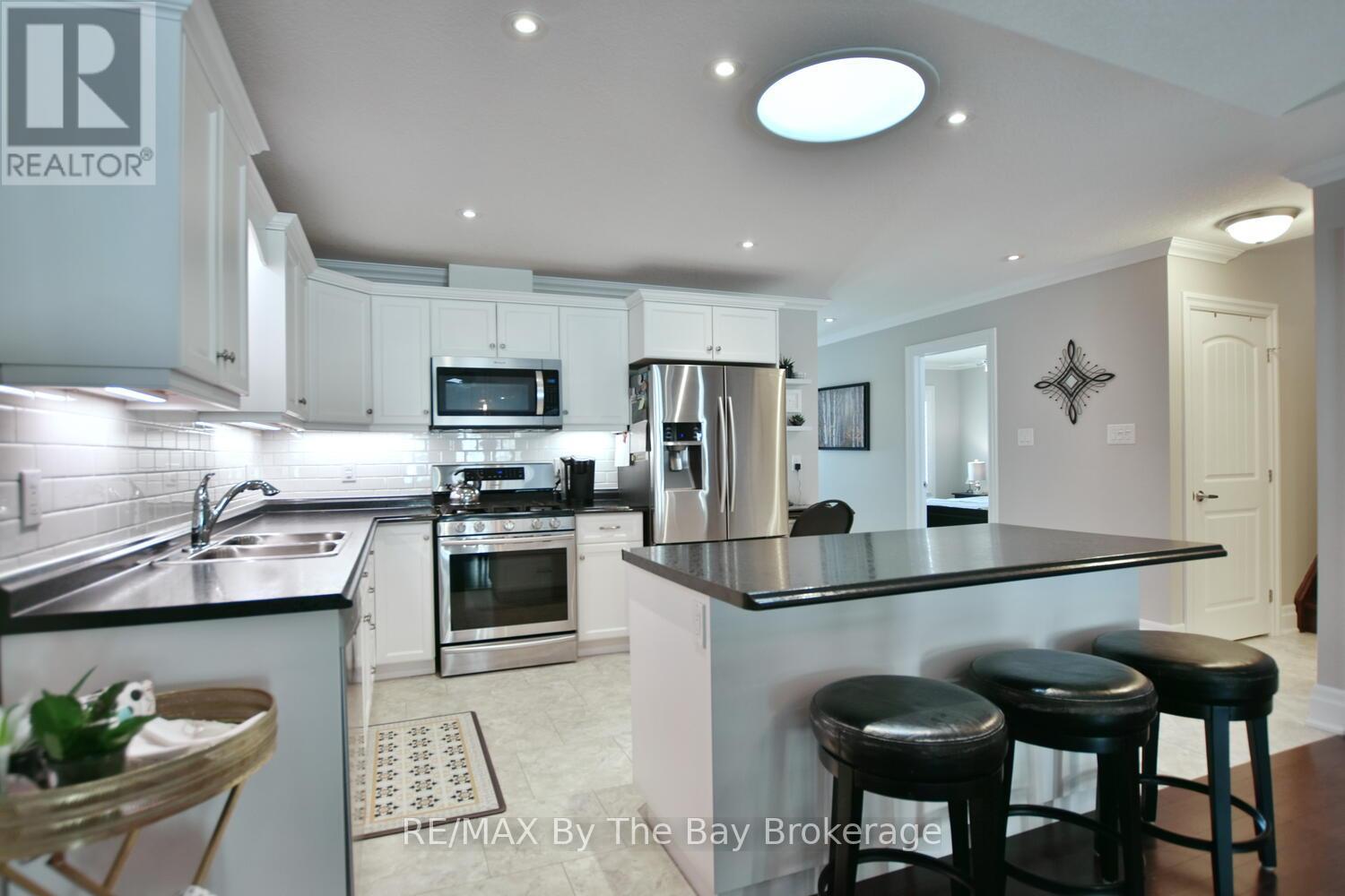 Property at 12 GARDEN GROVE CRESCENT image 5
