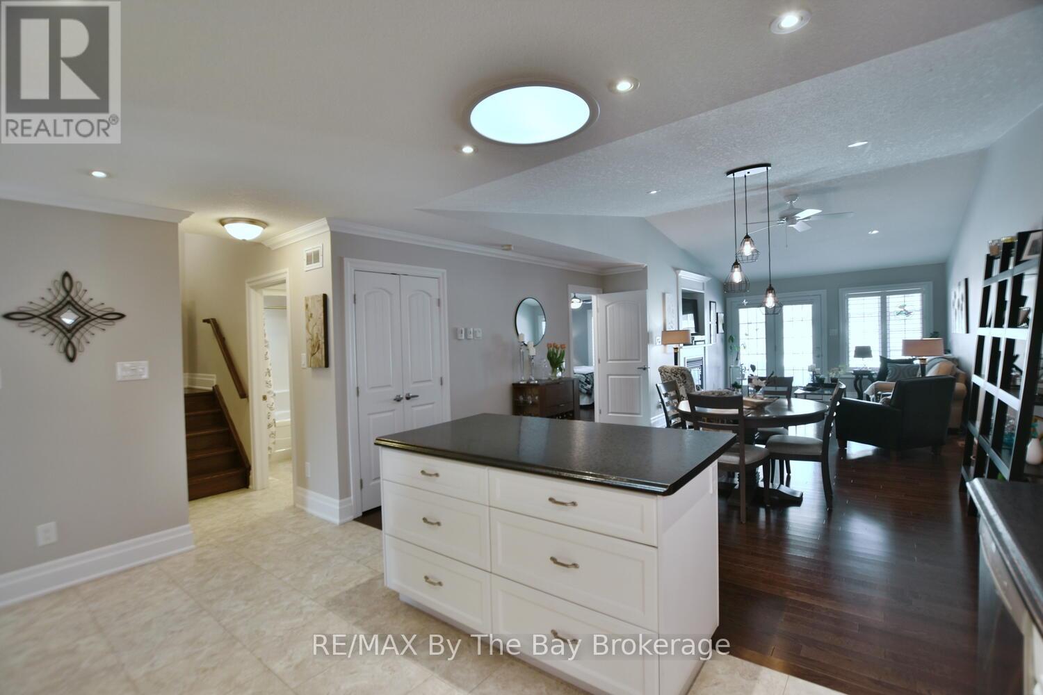 12 Garden Grove Crescent, Wasaga Beach, Ontario  L9Z 0E6 - Photo 7 - S12014273