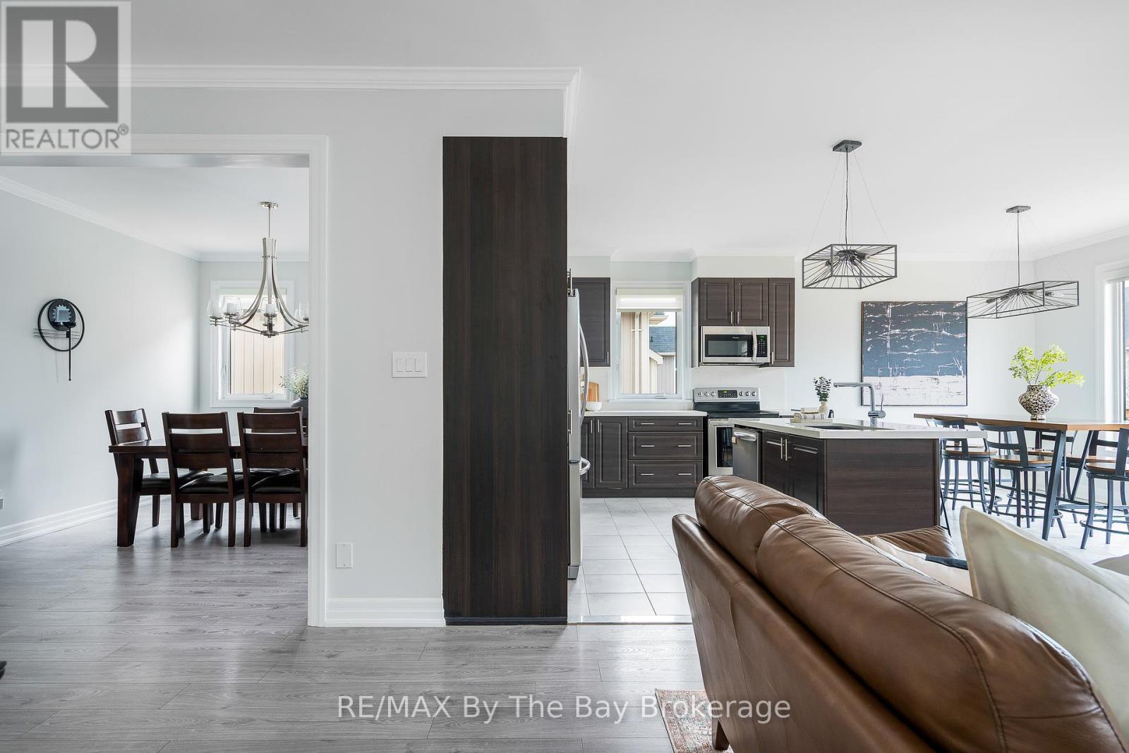 28 Cristiano Avenue, Wasaga Beach, Ontario  L9Z 0H2 - Photo 15 - S12082799