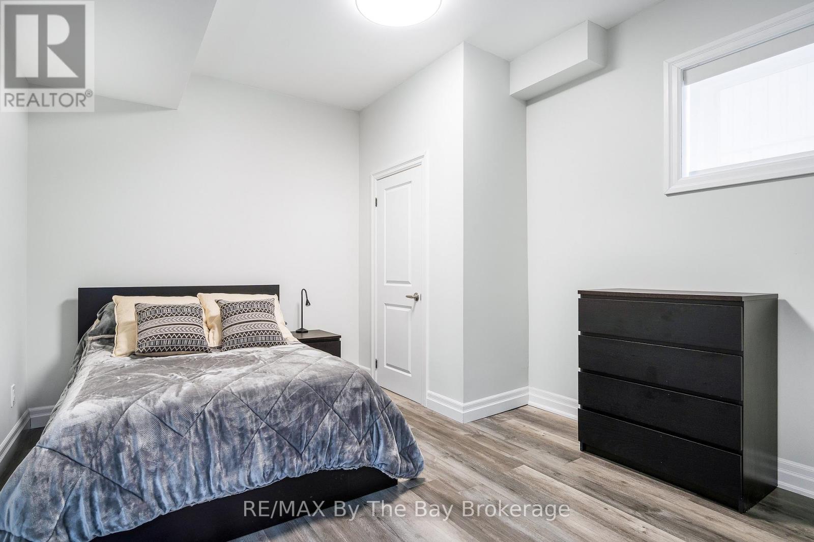 28 Cristiano Avenue, Wasaga Beach, Ontario  L9Z 0H2 - Photo 33 - S12082799