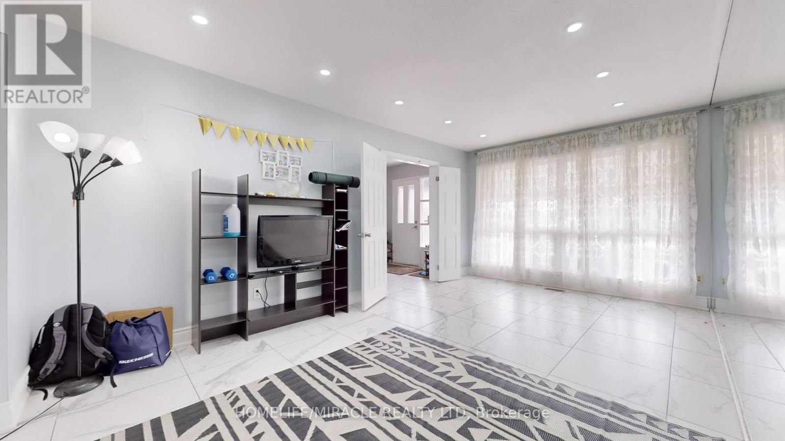 20 Earnscliffe Circle, Brampton, Ontario  L6T 2B2 - Photo 7 - W12087466