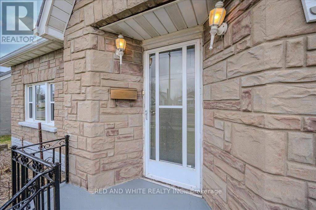 Property at 315 OTTAWA STREET S image 5