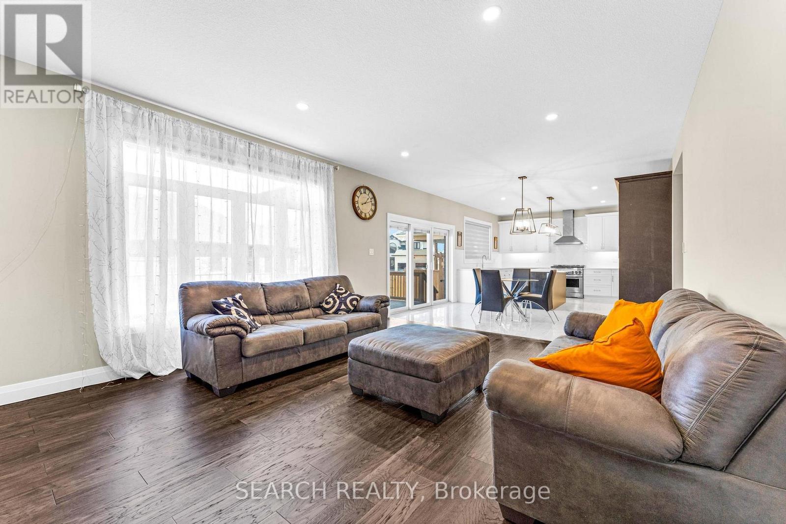 204 Boardwalk Way, Thames Centre, Ontario  N0L 1G3 - Photo 11 - X12087481