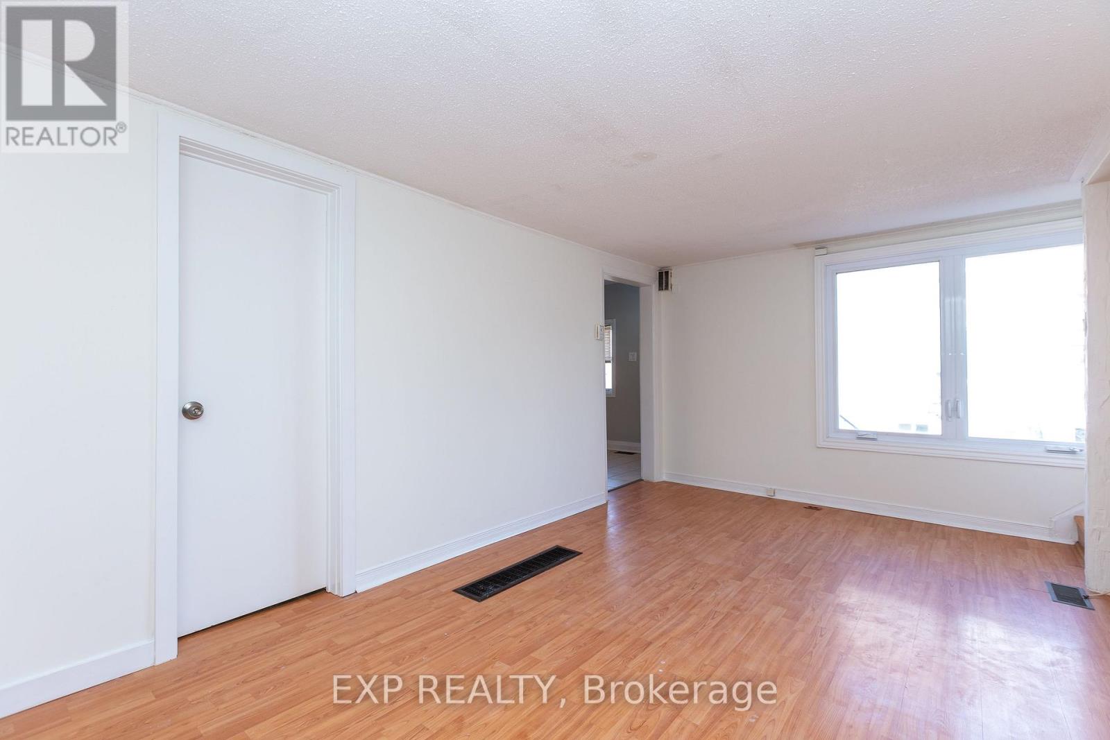303 Shakespeare Street, Ottawa, Ontario  K1L 5M3 - Photo 10 - X12087511