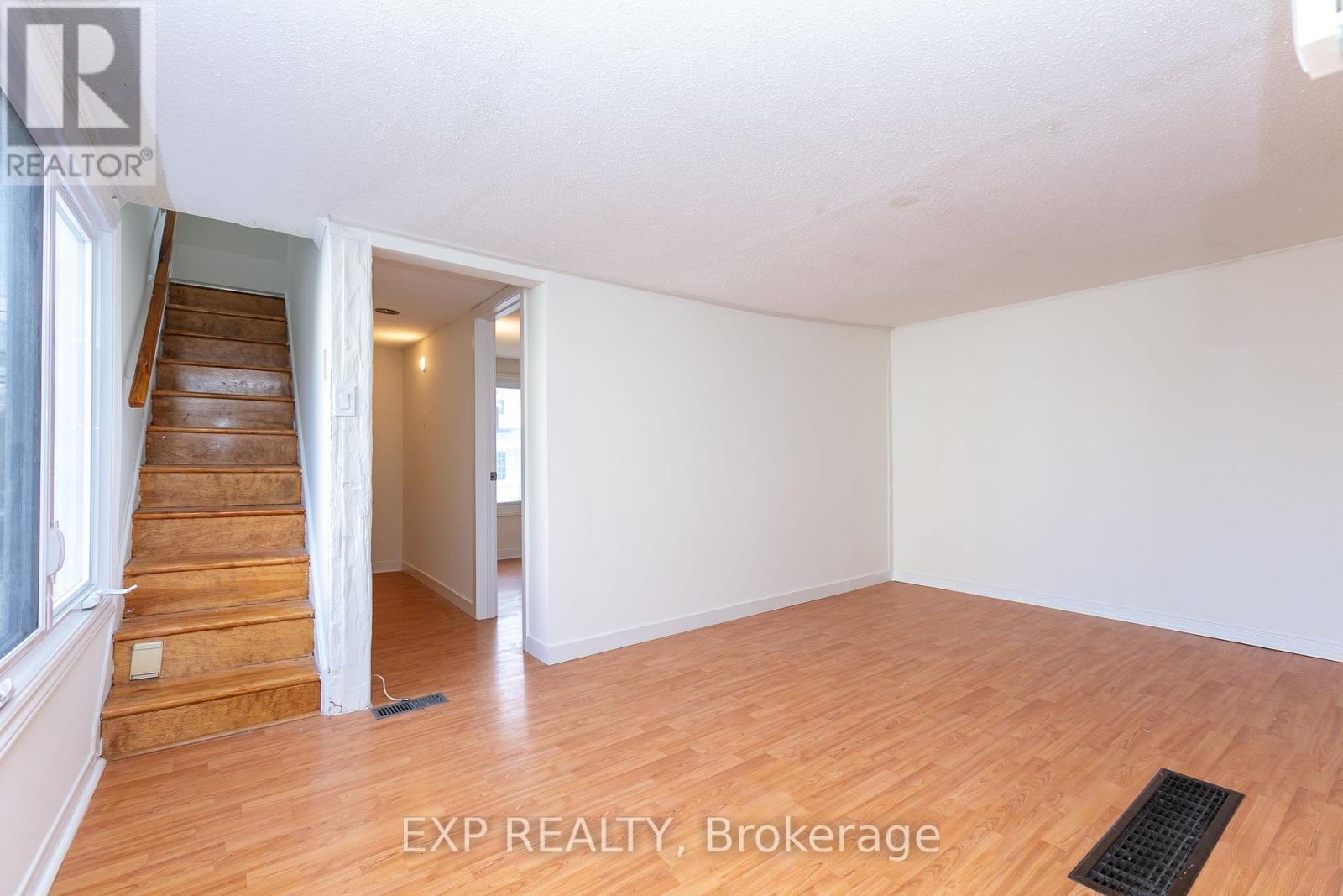303 Shakespeare Street, Ottawa, Ontario  K1L 5M3 - Photo 9 - X12087511