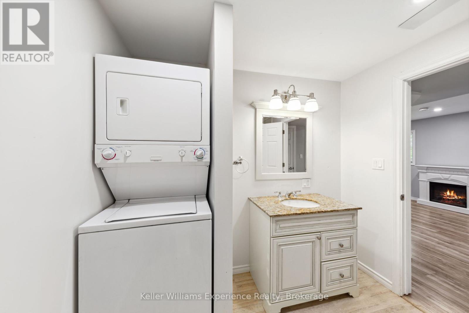 10 Clarence Avenue, Penetanguishene, Ontario  L9M 1A9 - Photo 25 - S12087492