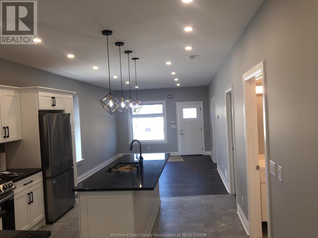 Property at 1059 ELSMERE image 3