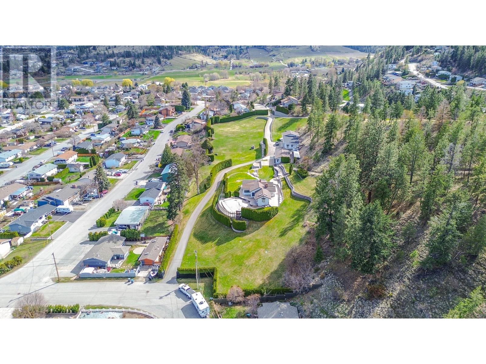 12600 Blagborne Avenue, Summerland, British Columbia  V0H 1Z8 - Photo 3 - 10343960