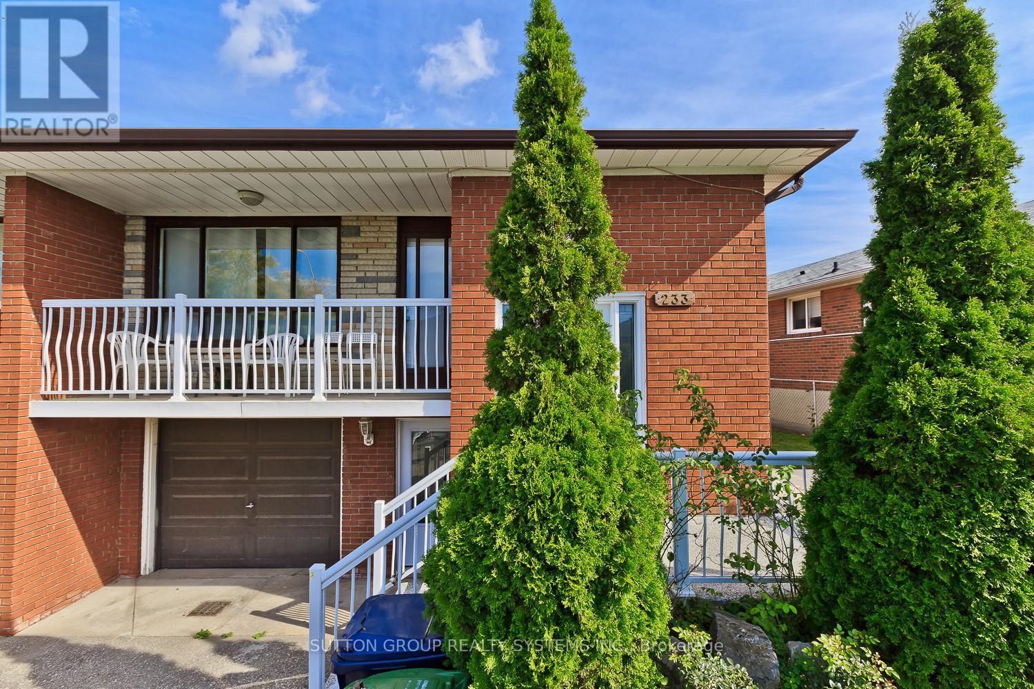 LOWER - 233 HULLMAR DRIVE, Toronto, Ontario
