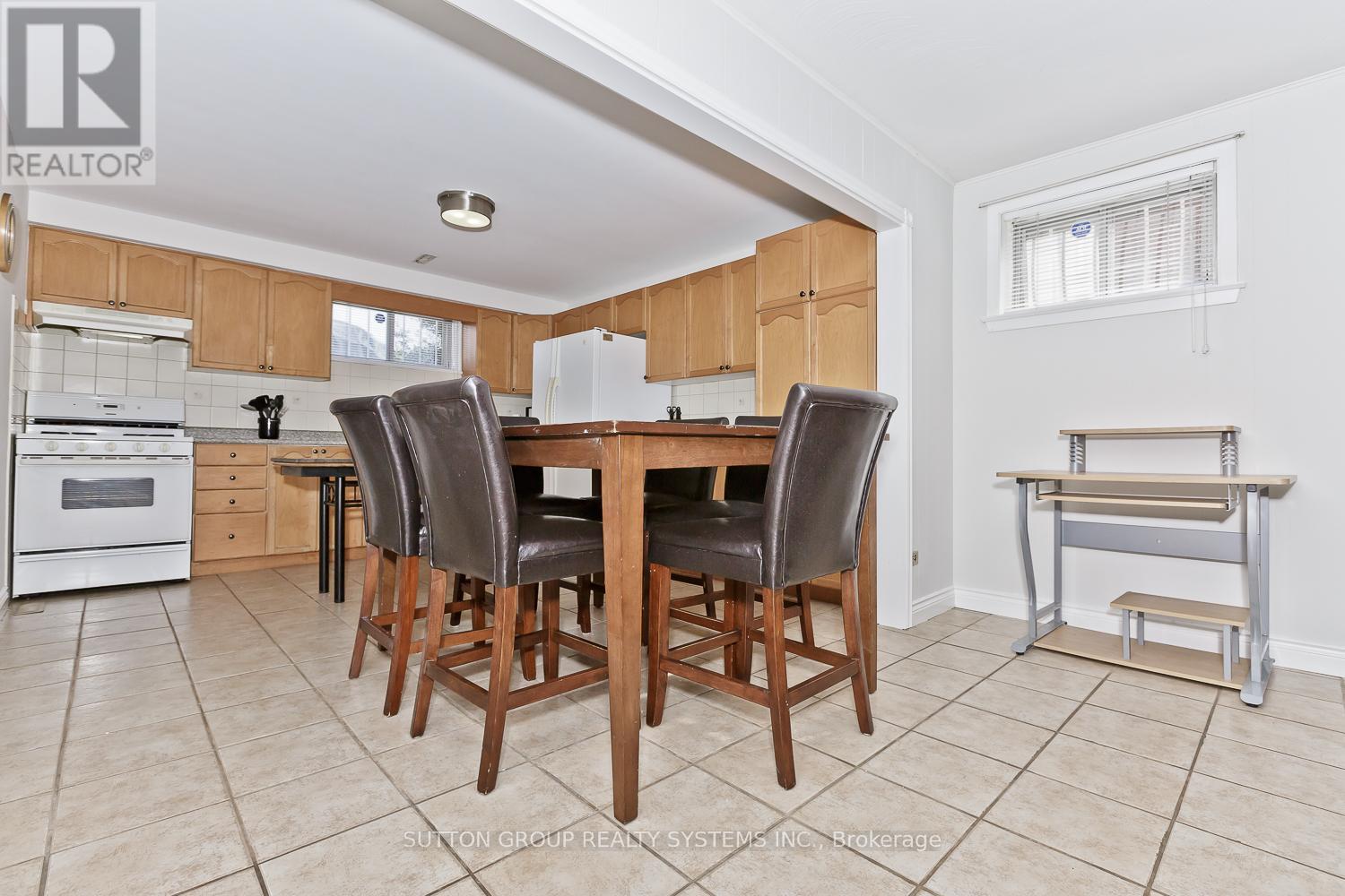 Lower - 233 Hullmar Drive, Toronto, Ontario  M3N 2G2 - Photo 10 - W12087508