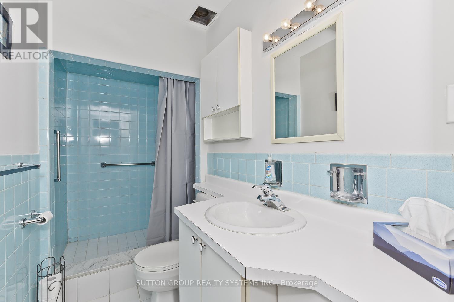 Lower - 233 Hullmar Drive, Toronto, Ontario  M3N 2G2 - Photo 13 - W12087508