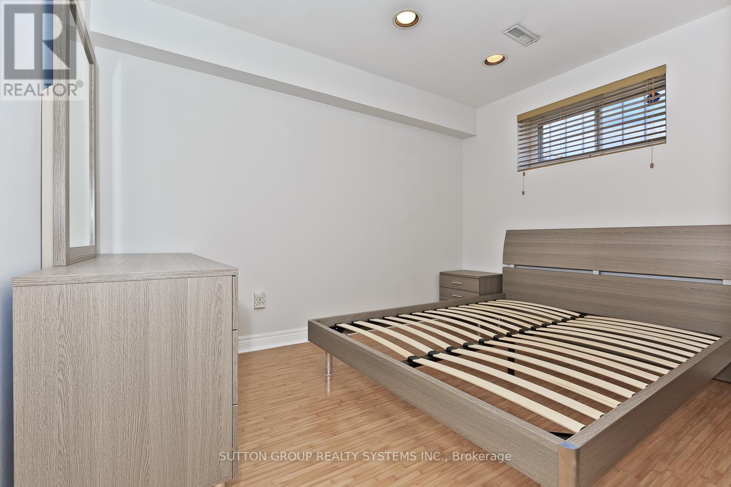 Lower - 233 Hullmar Drive, Toronto, Ontario  M3N 2G2 - Photo 14 - W12087508