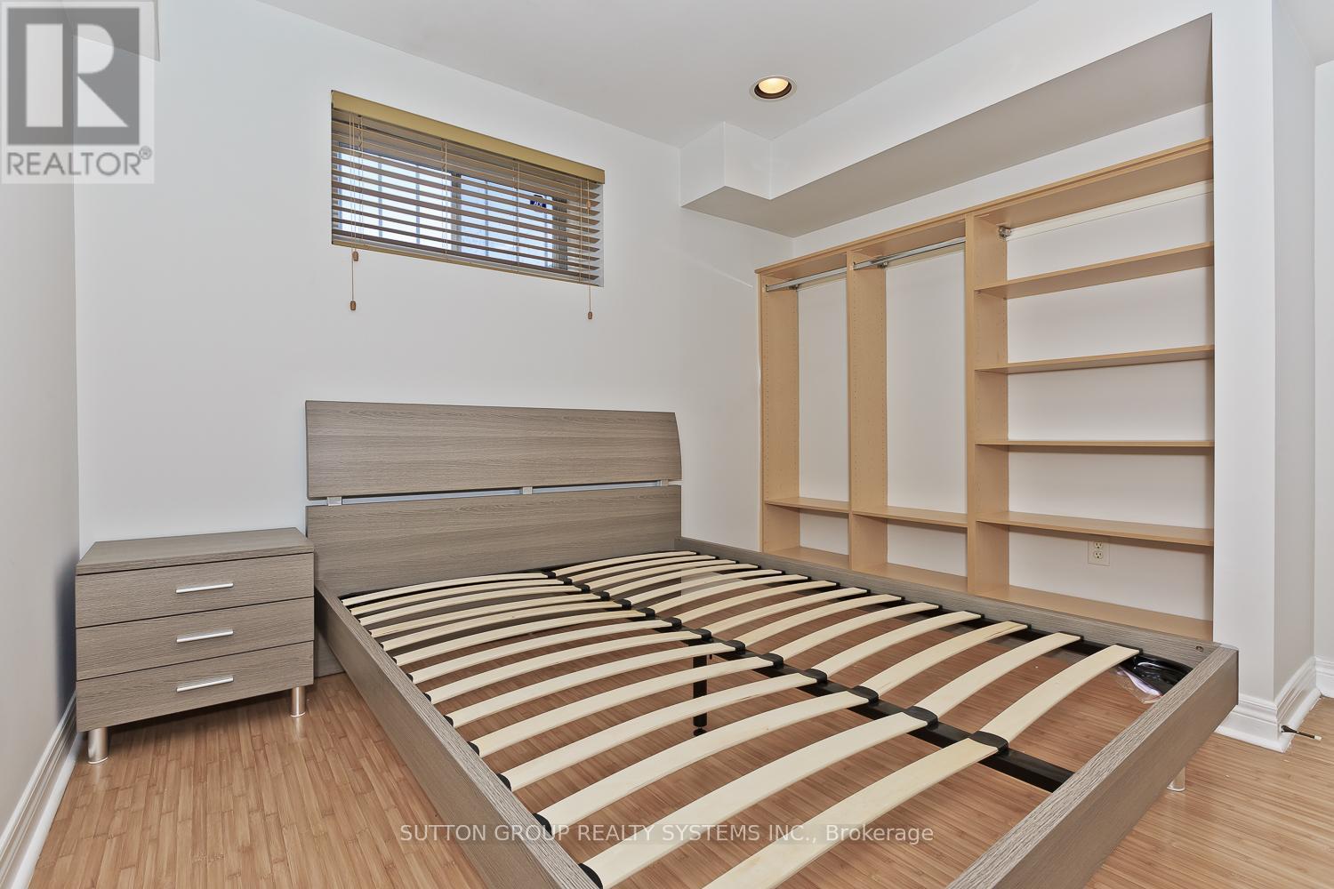 Lower - 233 Hullmar Drive, Toronto, Ontario  M3N 2G2 - Photo 15 - W12087508
