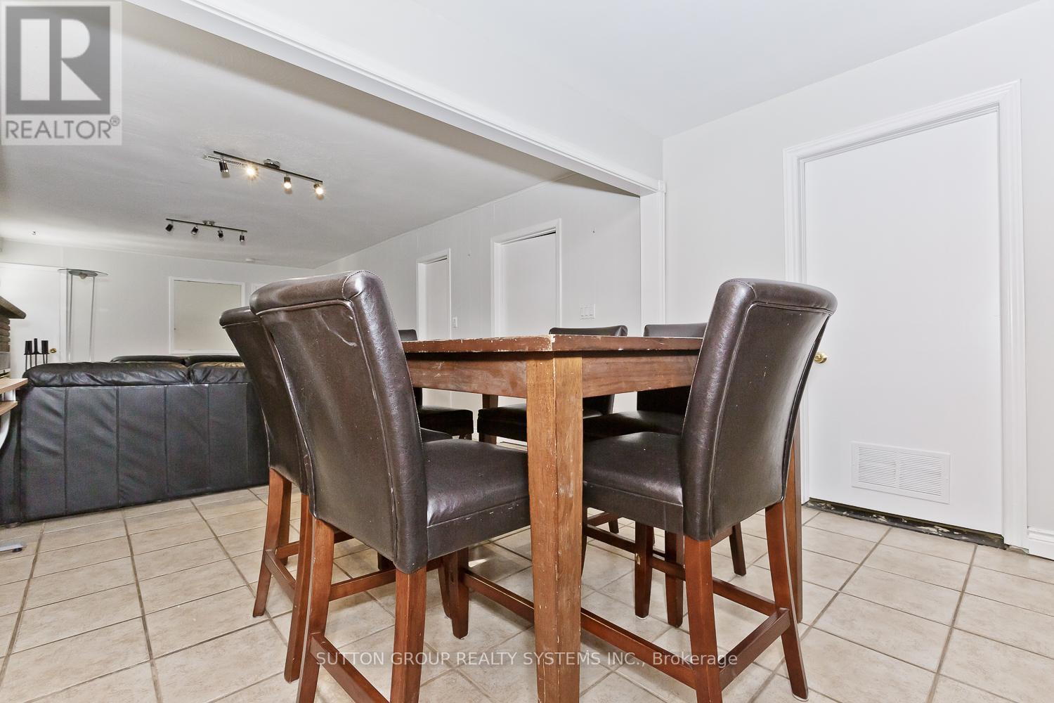 Lower - 233 Hullmar Drive, Toronto, Ontario  M3N 2G2 - Photo 17 - W12087508