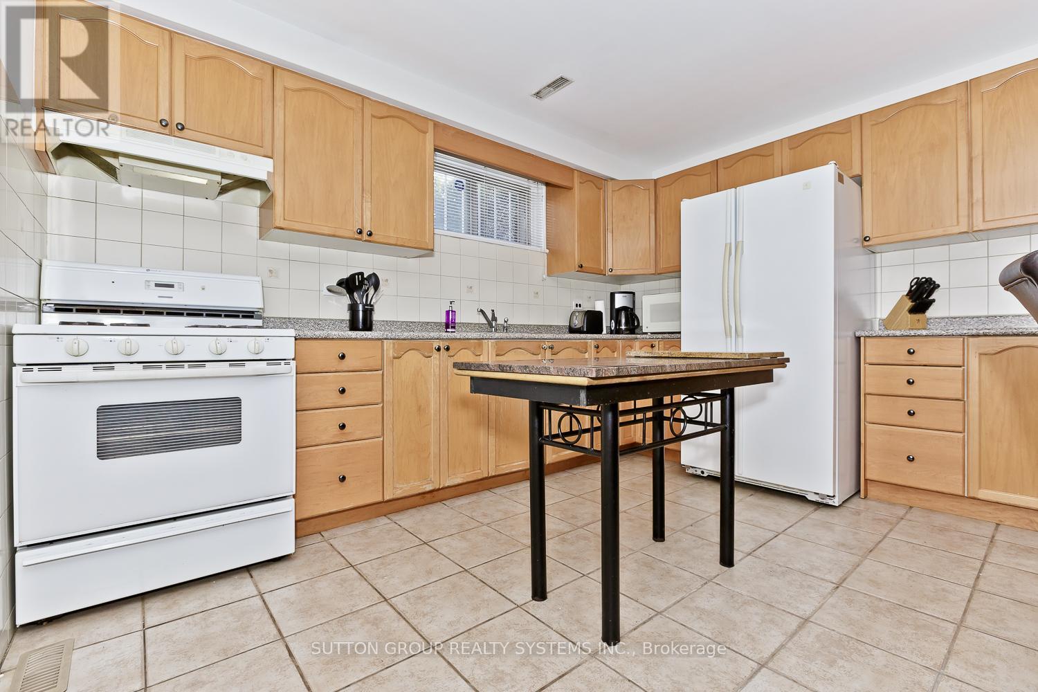 Lower - 233 Hullmar Drive, Toronto, Ontario  M3N 2G2 - Photo 18 - W12087508