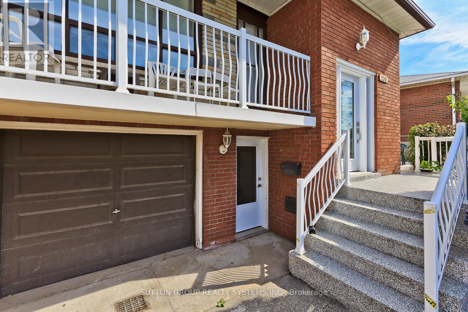 Lower - 233 Hullmar Drive, Toronto, Ontario  M3N 2G2 - Photo 3 - W12087508