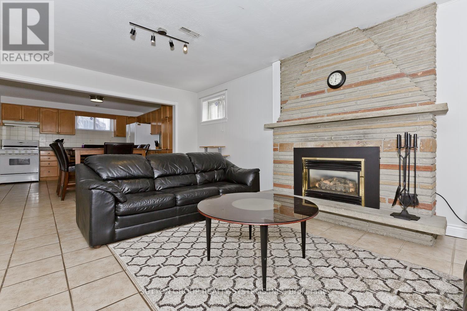 Lower - 233 Hullmar Drive, Toronto, Ontario  M3N 2G2 - Photo 6 - W12087508