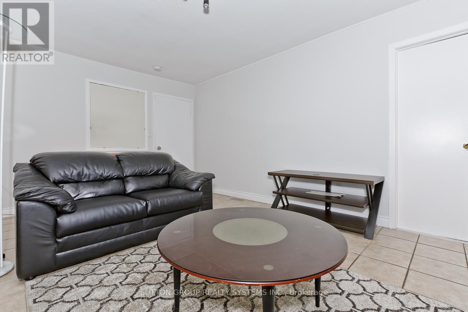 Lower - 233 Hullmar Drive, Toronto, Ontario  M3N 2G2 - Photo 8 - W12087508