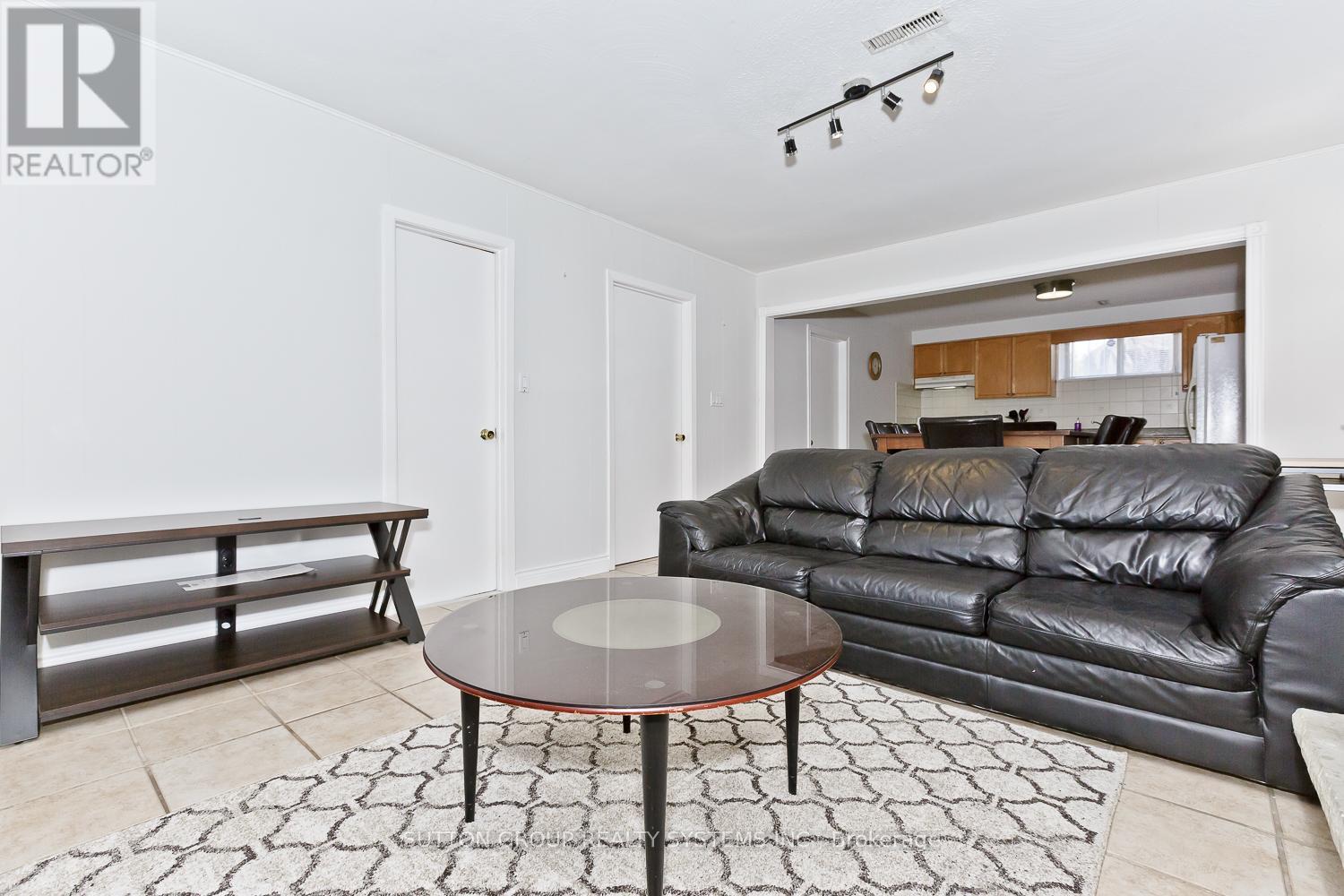Lower - 233 Hullmar Drive, Toronto, Ontario  M3N 2G2 - Photo 9 - W12087508