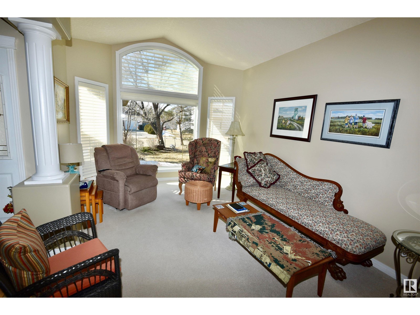Property at 15603 59 ST NW image 4