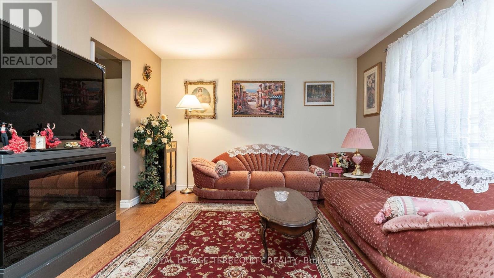 Photo 11 of 20 for 183 Millbank Drive