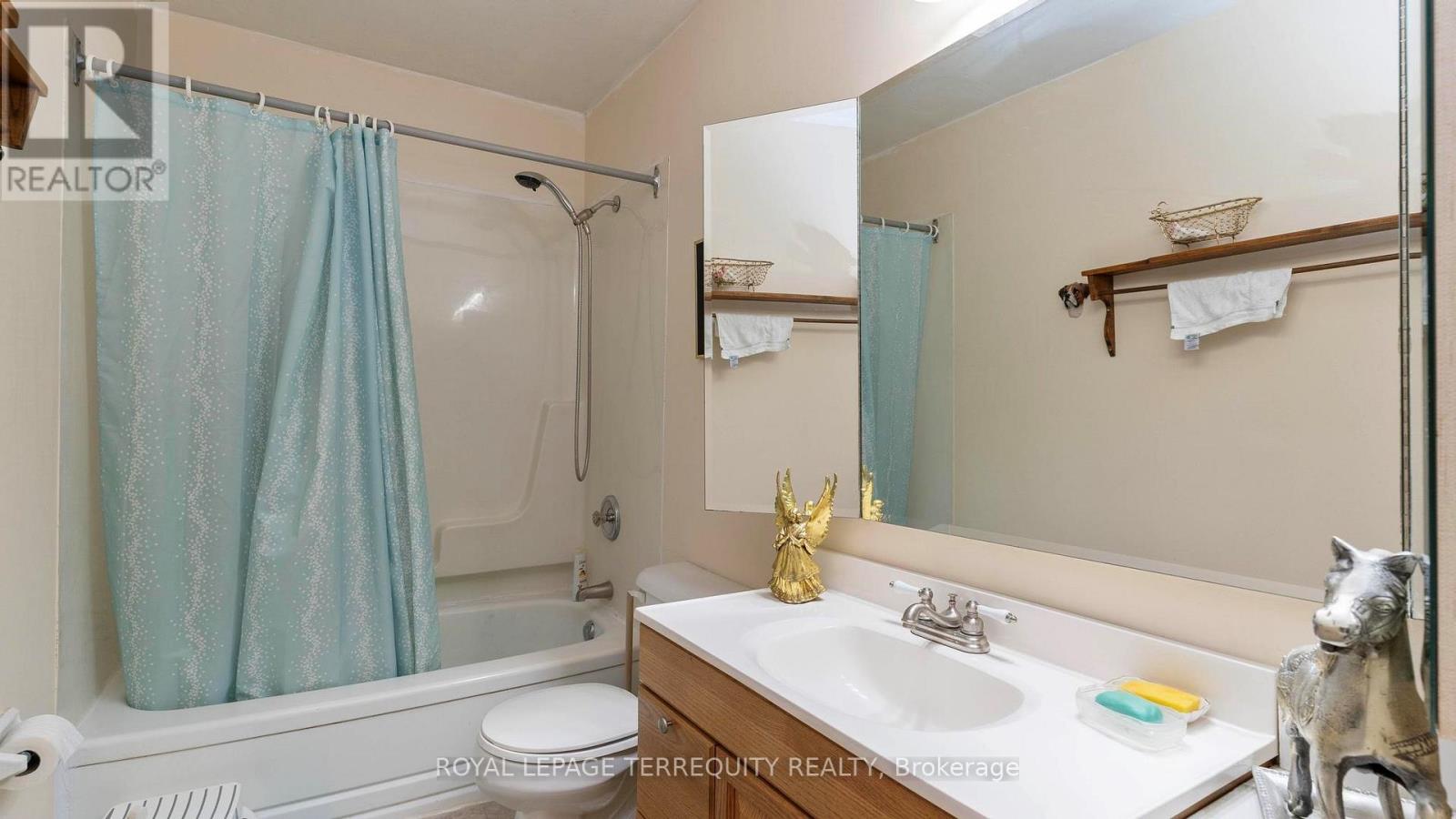 Photo 13 of 20 for 183 Millbank Drive