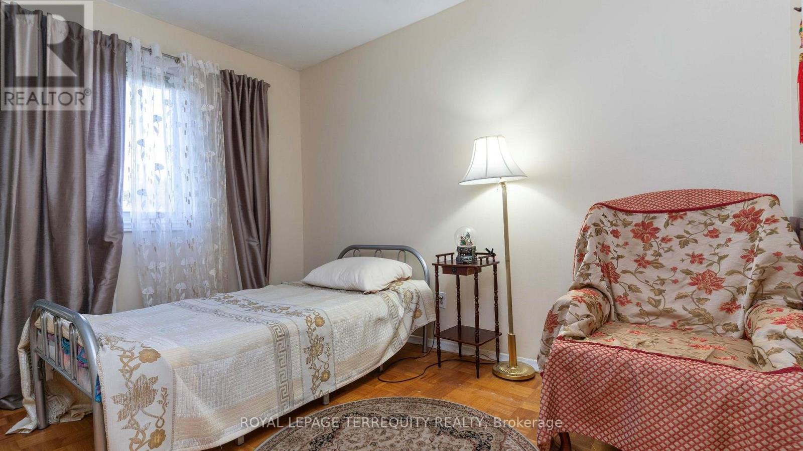 Photo 14 of 20 for 183 Millbank Drive