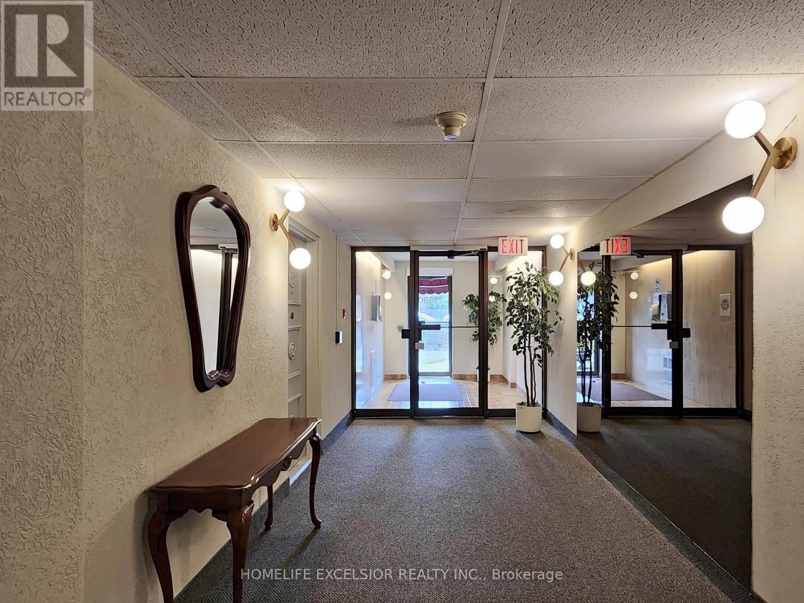 Property at 203 - 15390 YONGE STREET image 5