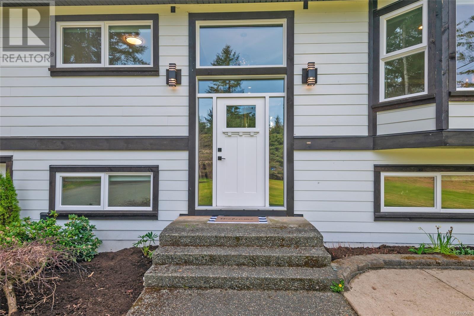 Property at 6124 Strathcona St image 4