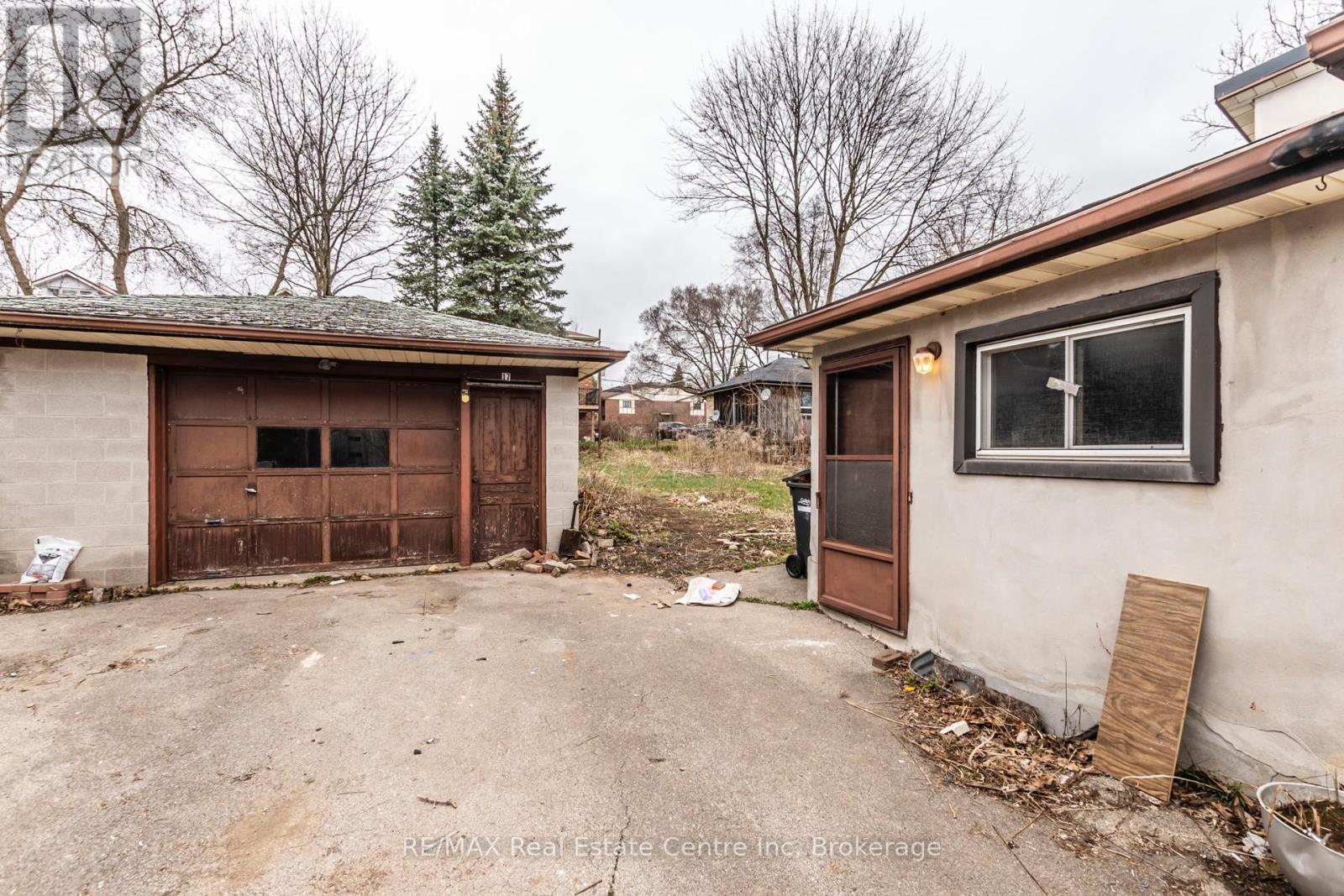 17 Emslie Street, Guelph, Ontario  N1H 3K6 - Photo 5 - X12085742
