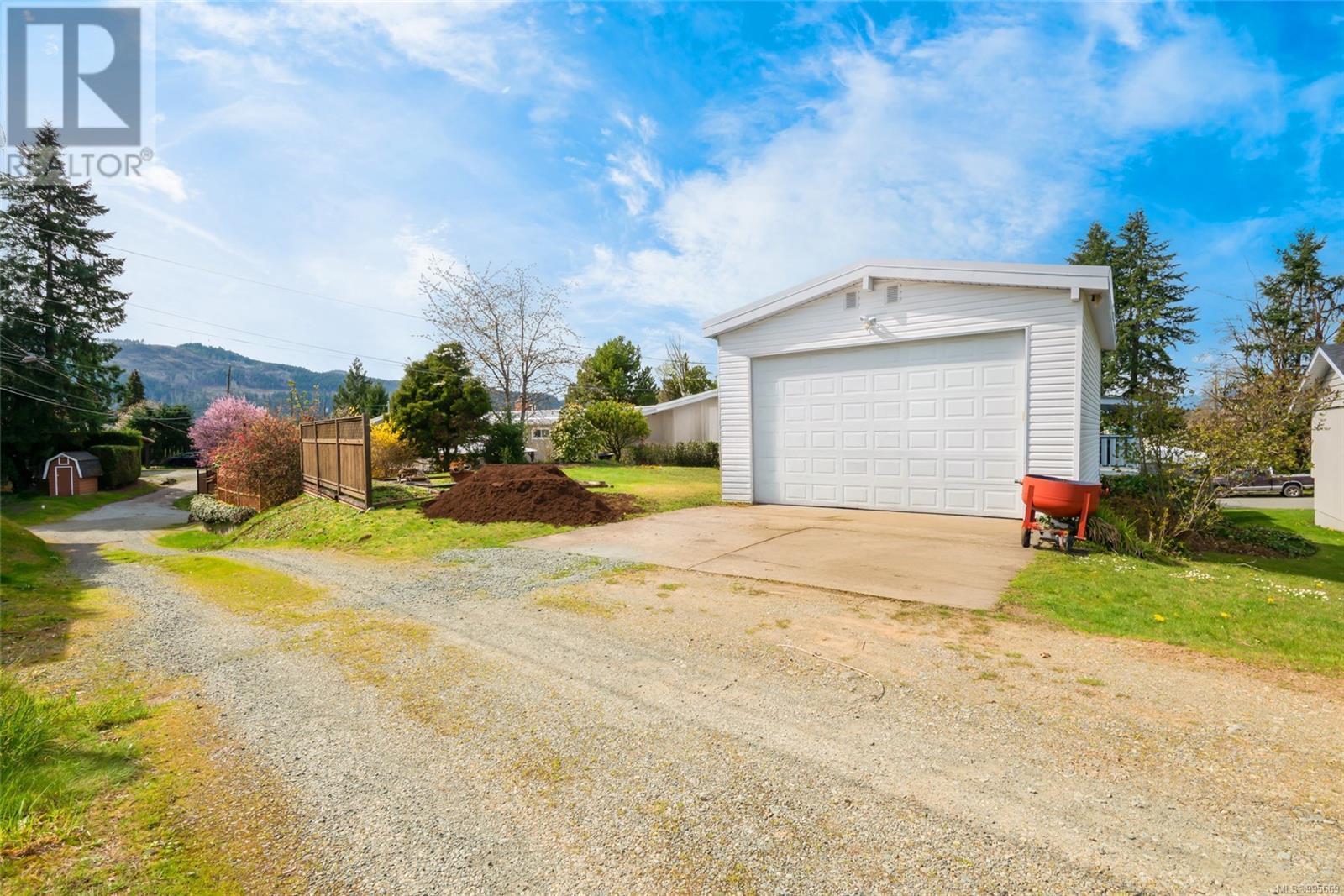 Property at 4632 Durant St image 3