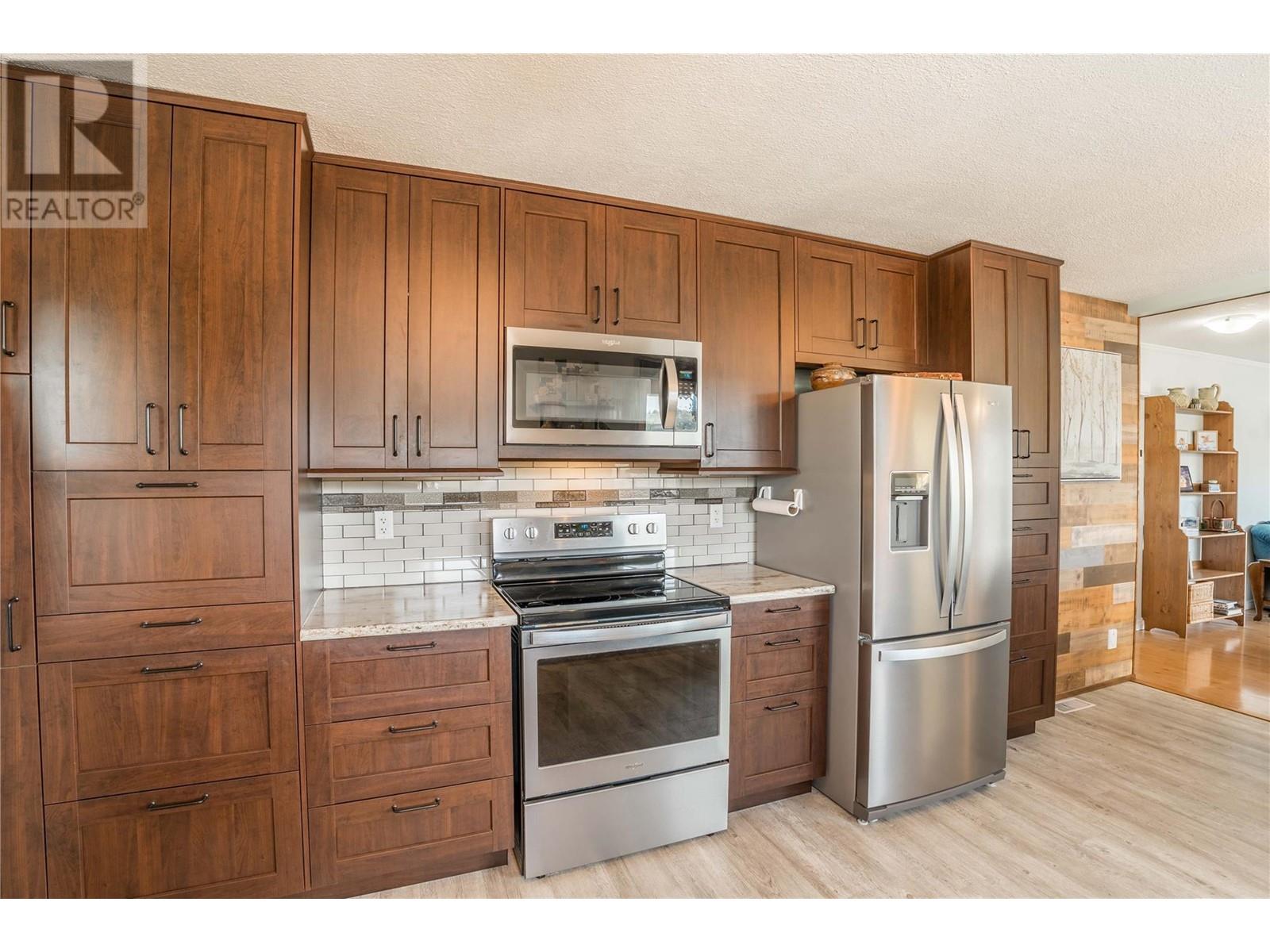 Property at 11825 Read Crescent image 3
