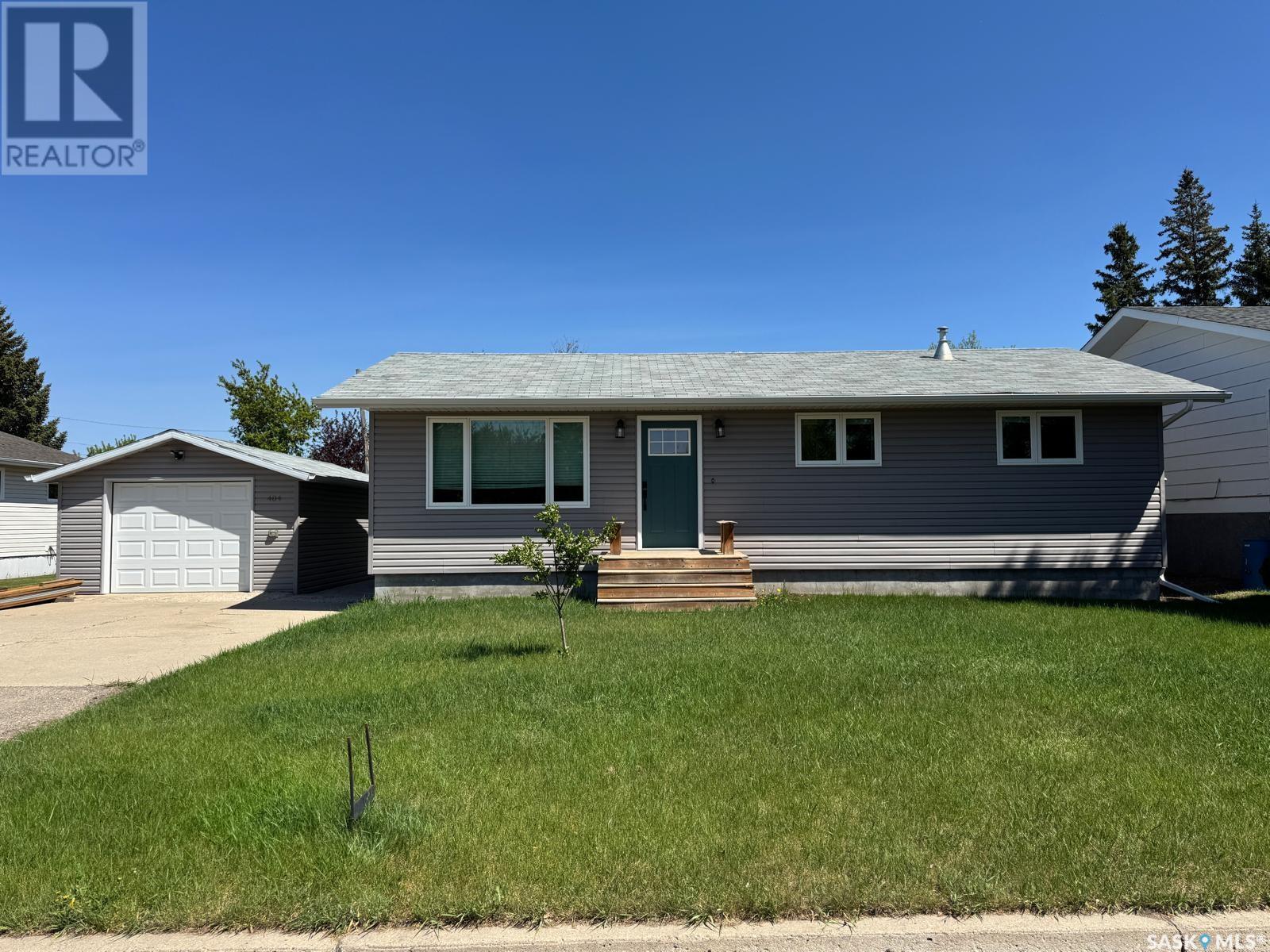 404 9th Street E, Wynyard, Saskatchewan  S0A 4T0 - Photo 1 - SK002959