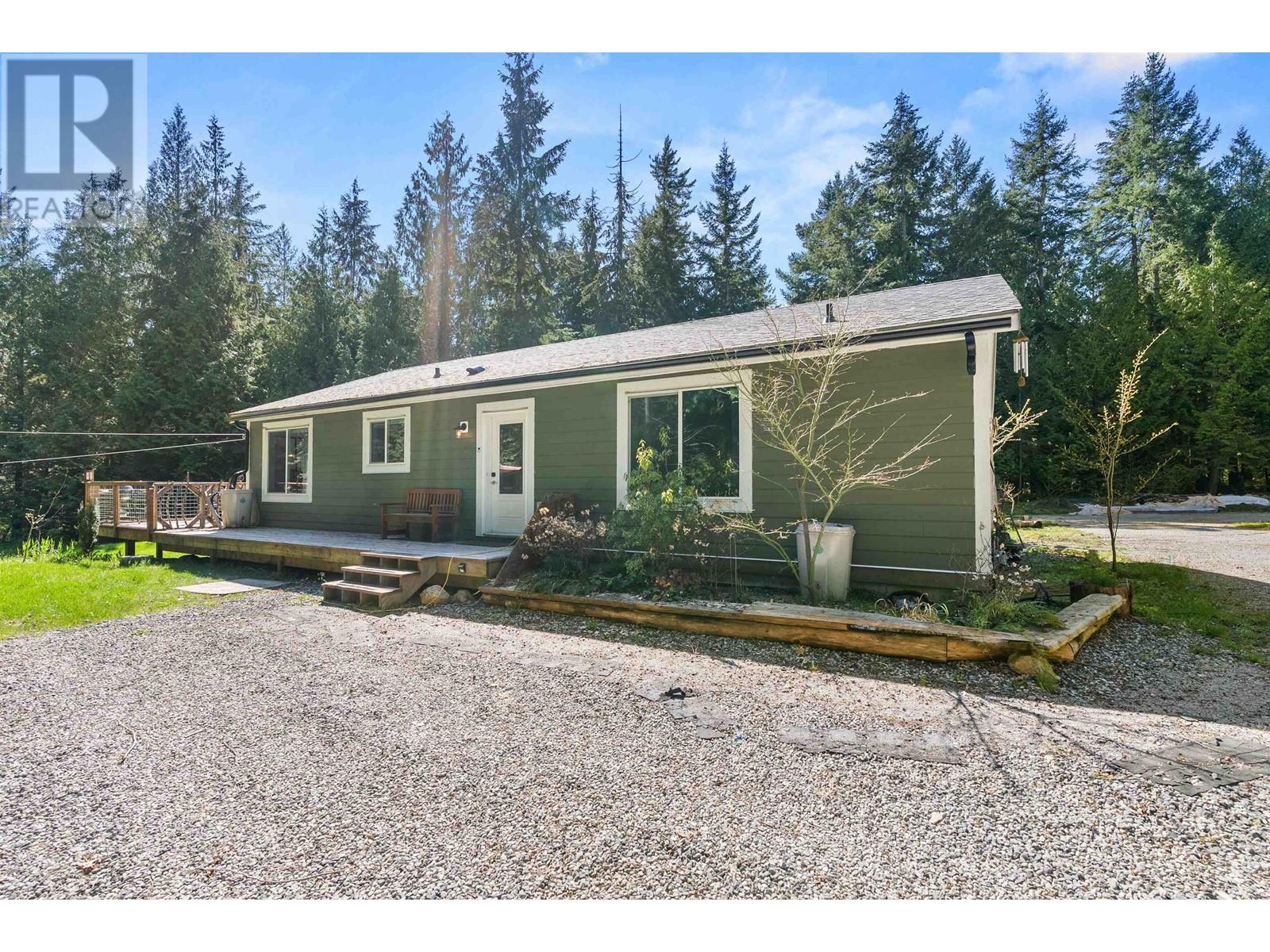 1751 Blower Road, Sechelt, British Columbia  V7Z 0A6 - Photo 1 - R2991406