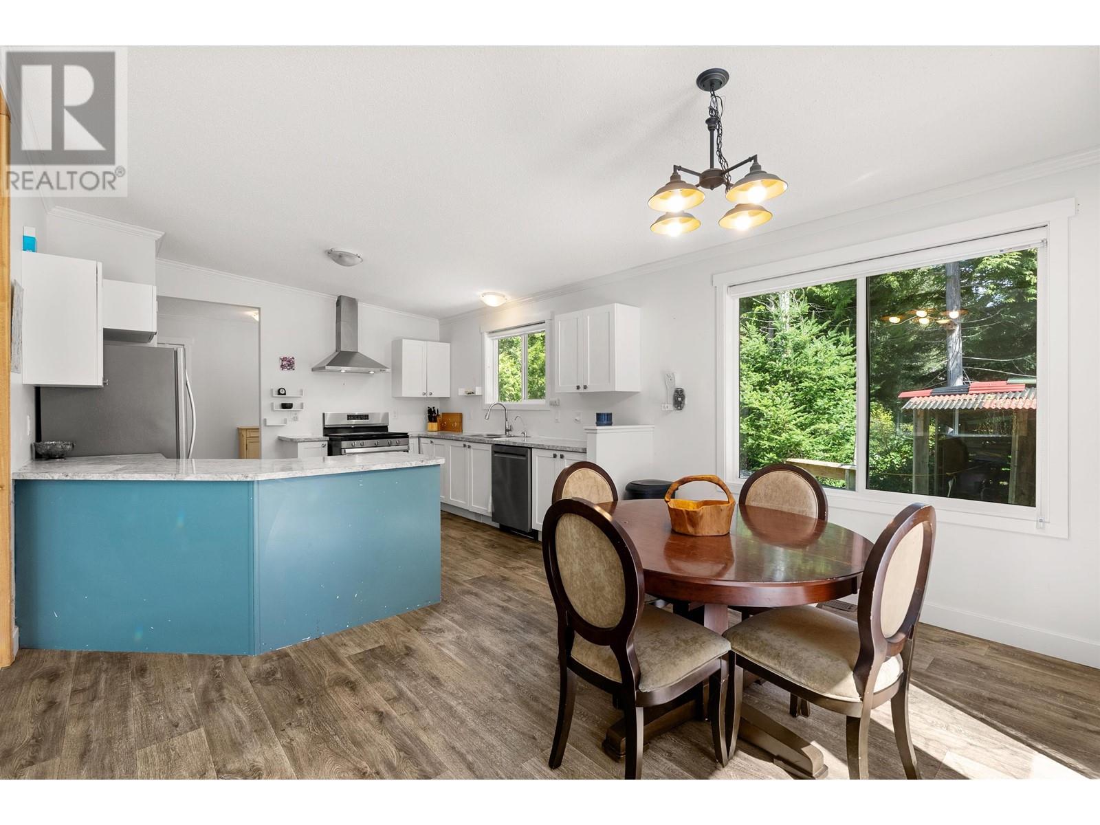 1751 Blower Road, Sechelt, British Columbia  V7Z 0A6 - Photo 3 - R2991406