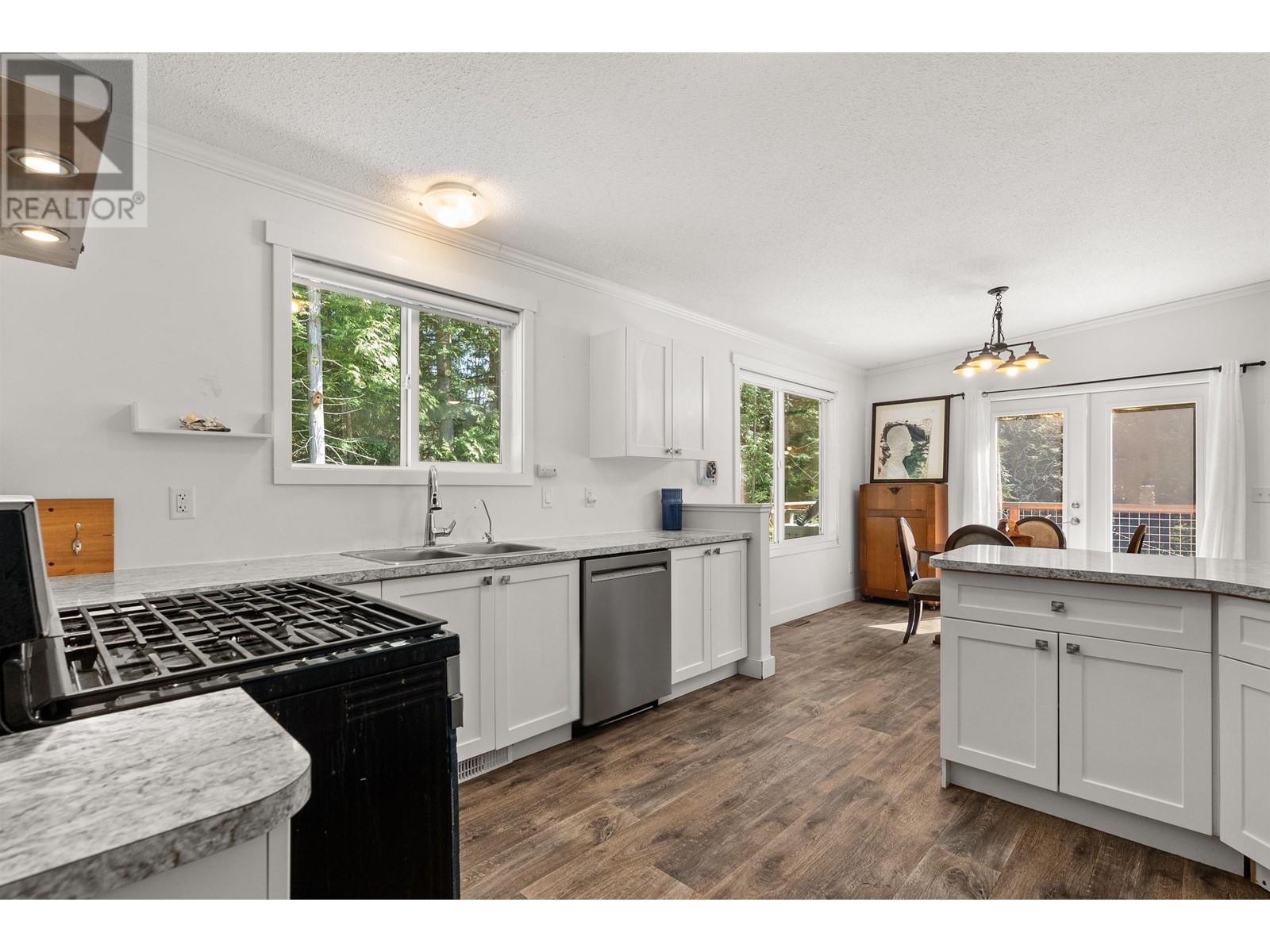 1751 Blower Road, Sechelt, British Columbia  V7Z 0A6 - Photo 5 - R2991406