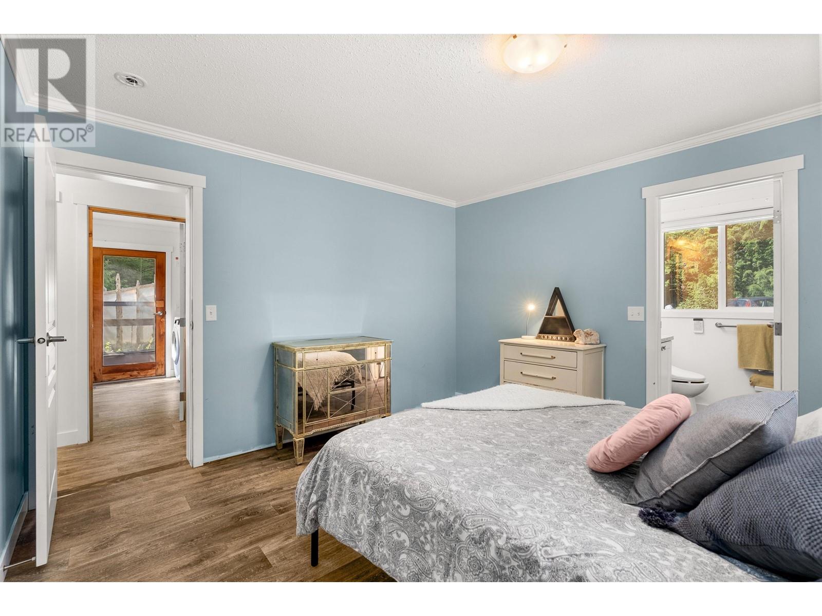 1751 Blower Road, Sechelt, British Columbia  V7Z 0A6 - Photo 8 - R2991406
