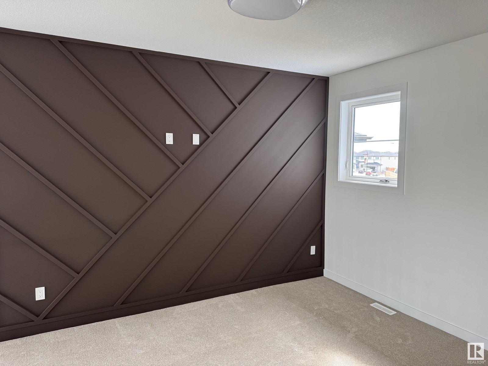 Property at 9232 183 AV NW image 4