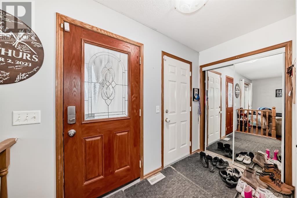 403 Strathford Boulevard, Strathmore, Alberta  T1P 1P2 - Photo 3 - A2207410