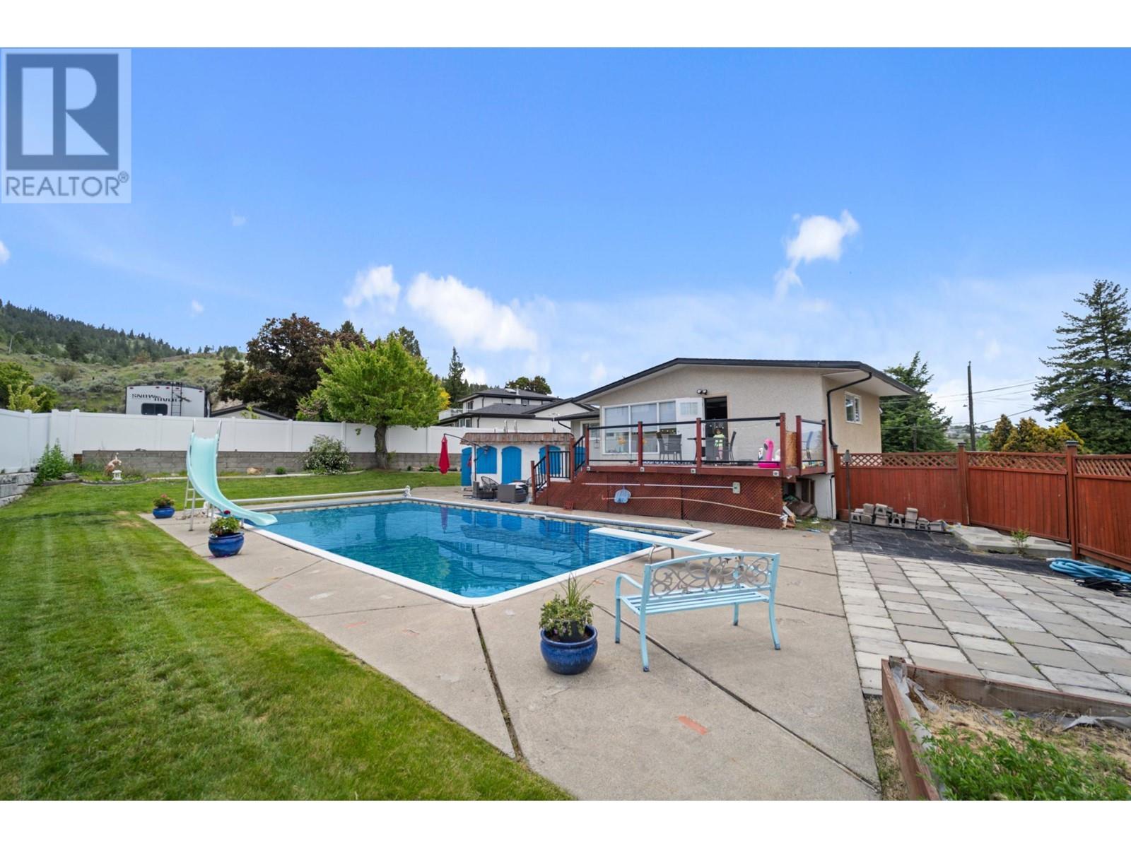 Property at 1515 Robinson Crescent image 5