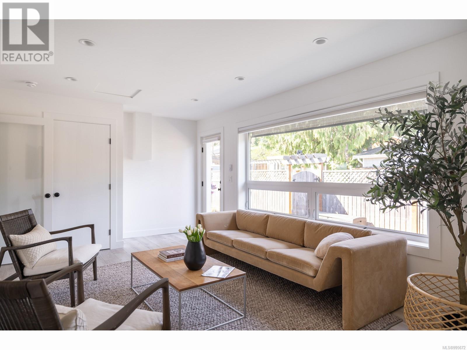 Property at 184 SIXTH Ave W image 5