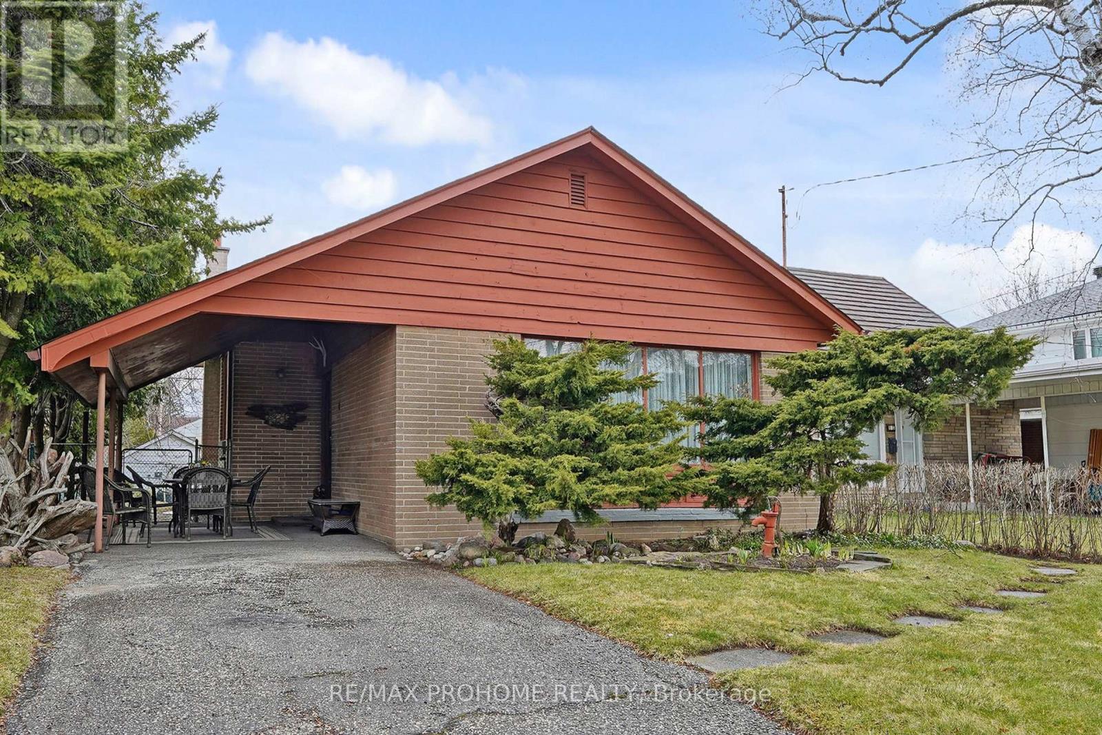 Property at 17 OAKWORTH CRESCENT image 3