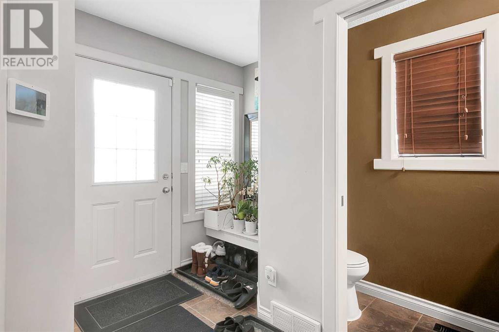 Property at 94 Everridge Court SW image 2