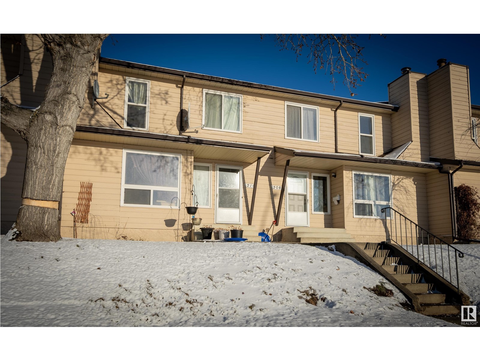 Property at 210 WARWICK RD NW image 5